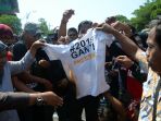 aksi-2019-ganti-presiden-di-surabaya-berakhir-ricuh_20180826_221728.jpg
