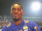 aksi-aneh-essien-dalam-laga-uji-coba-persib-melawan-persika-karawang_20170406_190247.jpg