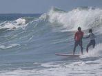 aksi-atlet-surfing-filipina-roger-casugay-35672754.jpg