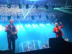 aksi-atraktif-air-supply-di-surabaya_20171206_215102.jpg