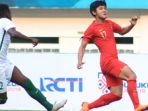 aksi-bek-kiri-timnas-u-19-indonesia-firza-andika_20181013_195137.jpg