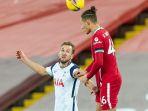 aksi-bek-liverpool-rhys-williams-berduel-dengan-striker-tottenham-hotspur-harry-kane.jpg