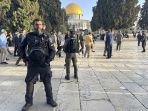 aksi-brutal-polisi-israel-serang-jamaah-di-masjid-al-aqsa_20230406_104941.jpg