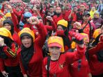 aksi-buruh-di-gedung-sate-bandung_20170501_211234.jpg