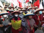 aksi-buruh-di-kawasan-patung-kuda_20220521_195030.jpg