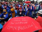 aksi-buruh-menolak-pengesahan-ruu-omnibus-law-cipta-kerja_20201006_183812.jpg