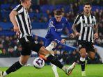 aksi-cole-palmer-chelsea-saat-menendang-bola-ke-gawang-newcastle-di-liga-inggris.jpg