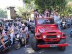 aksi-corat-coret-dan-konvoi-kelulusan-sma-di-bali_20150515_151922.jpg
