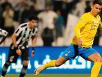 aksi-cristiano-ronaldo-saat-menendang-bola-dalam-laga-al-shabab-vs-al-nassr-di-liga-arab-saudi.jpg