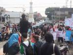 aksi-damai-peringati-18-tahun-reformasi-di-tugu-pal-putih-yogyakarta_20160521_135339.jpg