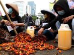 aksi-damai-usut-kelangkaan-dan-lonjakan-harga-minyak-goreng_20220614_171101.jpg