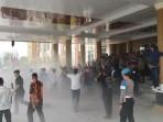 Mahasiswa Bersitegang dengan Polisi saat Demo di Sumsel, Aksi Bakar Foto Prabowo di Lampung