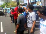 aksi-demo-sopir-angkot-asosiasi-pengemudi-indonesia-manado_20160224_110847.jpg