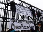 aksi-demo114-di-dpr-ri_20220411_213304.jpg