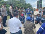 aksi-demonstrasi-para-sopir-truk-1111.jpg