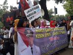 aksi-di-depan-balai-kota_20180723_122555.jpg