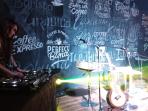 aksi-dj-chelsea-di-urban-lounge-dalton-hotel_20160925_161929.jpg