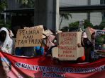 aksi-dukung-kapolri-tangkap-mafia-batu-bara-di-kalimantan-timur_20220324_203957.jpg