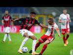 aksi-emil-roback-penyerang-muda-ac-milan-asal-swedia-yang-masih-berusia-17-tahun.jpg