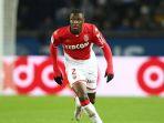 aksi-fode-ballo-toure-di-atas-lapangan-hijau-dengan-mengenakan-seragam-as-monaco.jpg