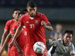 aksi-gelandang-borneo-fc-berguinho-saat-lawan-persib-bandung-di-piala-presiden-2024.jpg