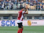 aksi-gelandang-madura-united-esteban-vizcarra-di-bri-liga-1-2022.jpg