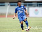 aksi-gelandang-persib-bandung-eka-ramdani_20180720_195027.jpg