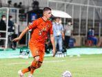 aksi-gelandang-serang-persiraja-banda-aceh-bruno-dybal.jpg