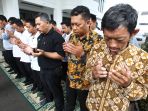 aksi-guru-dan-tenaga-administrasi-sekolah-honorer-di-gedung-dprd_20181005_222256.jpg