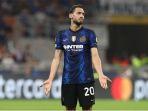 aksi-hakan-calhanoglu-inter-milan-kecewa.jpg