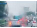 aksi-heroik-mobil-hrv-membantu-membuka-jalan-ambulance-yang-bawa-pasien-kritistgd.jpg