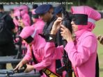 aksi-ibu-ibu-bhayangkari-dengan-mata-tertutup-bongkar-pasang-ak-101-cuma-50-detik_20171114_154821.jpg