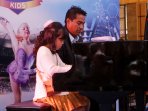 aksi-indra-lesmana-dan-shannon-melody-singopranoto_20160515_192955.jpg