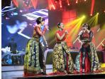 aksi-julia-perez-ayu-ting-ting-dan-zaskia-gotik_20161024_170721.jpg