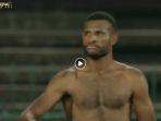 aksi-kontroversial-striker-timnas-u-22-indonesia-marinus-wanewar.jpg