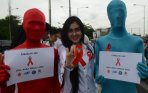 aksi-mahasiswa-ubaya-peringati-hari-aids-se-dunia_20141202_111604.jpg