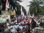 aksi-massa-di-sidang-ahok_20170509_103207.jpg