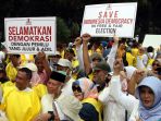 aksi-massa-kawal-sidang-gugatan-pilpres-di-mk_20190614_194401.jpg