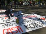 aksi-mcw-tolak-hak-angket_20170726_151309.jpg