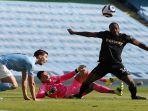 aksi-michail-antonio-melawan-manchester-city-di-stadion-etihad.jpg