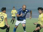 aksi-mohammed-rashid-dalam-pertandingan-persib-bandung-vs-barito-putera.jpg