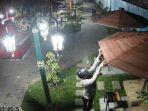aksi-oknum-mencopot-lampu-di-fasilitas-lapak-umkm-tawangrejo-terekam-cctv.jpg