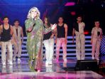 aksi-panggung-agnez-mo-di-hut-transmedia-ke-15_20161218_144810.jpg