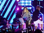 aksi-panggung-agnez-mo_20160303_185303.jpg
