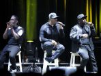 aksi-panggung-boyz-ii-men_20161209_230017.jpg