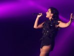 aksi-panggung-demi-lovato-di-hut-net-tv_20150526_110412.jpg