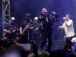 aksi-panggung-guyon-waton-di-java-pop-fest_20230709_223944.jpg