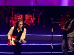 aksi-panggung-koes-plus-pada-konser-jakarta-dekade_20151214_132255.jpg