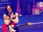 aksi-panggung-koes-plus-pada-konser-jakarta-dekade_20151214_132307.jpg