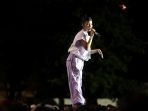 aksi-panggung-nabila-maharani-di-java-pop-fest_20230709_202004.jpg